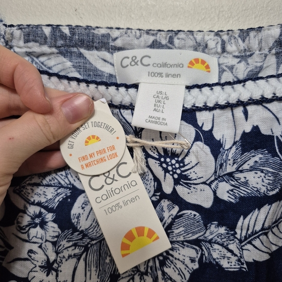 NWT C&C California Women’s Peasant Tropical Navy Floral Linen Blouse Size Large - Picture 4 of 4